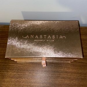Rose Gold Limited Edition Anastasia Beverly Hills Eyeshadow Vault